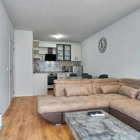 Private 1-bd With Balcony In By Flat Mаnаger Apartment *
